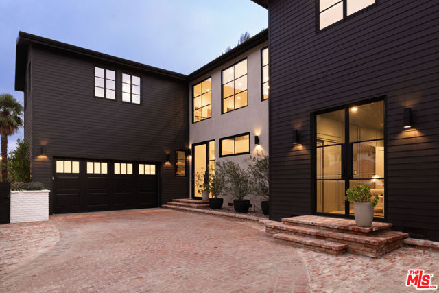 Property photo of 1937 N Beverly DR