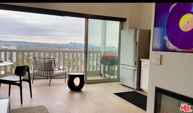Property photo of 999 N Doheny DR