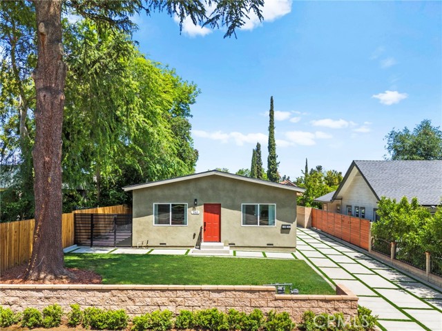 Property photo of 160 S Altadena DR