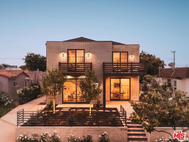 Photo of 2114 Pier Av