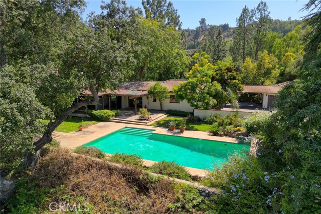 Property photo of 1075 Pine Oak LN