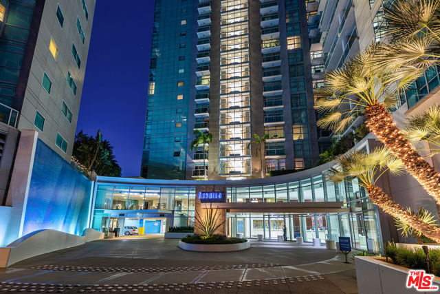 Property photo of 13700 Marina Pointe DR