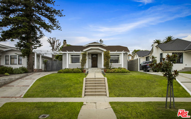 Property photo of 5331 S Victoria AV