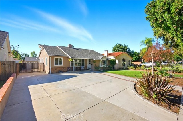 Property photo of 224 E La Deney
