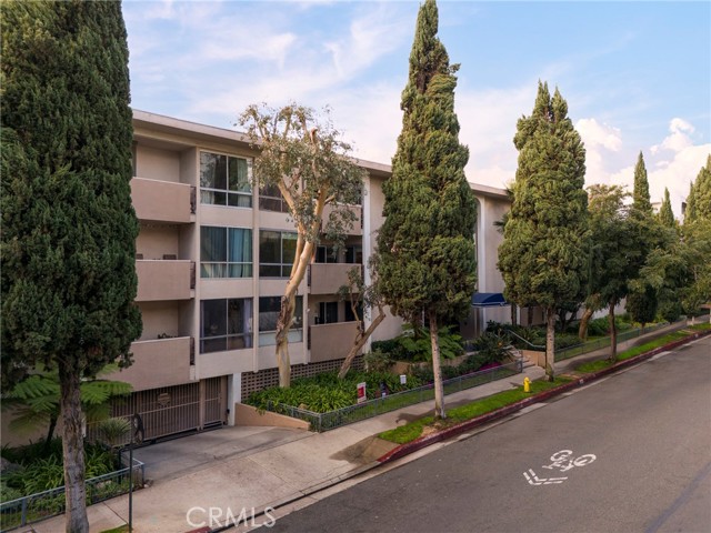 Property photo of 927 N Kings RD