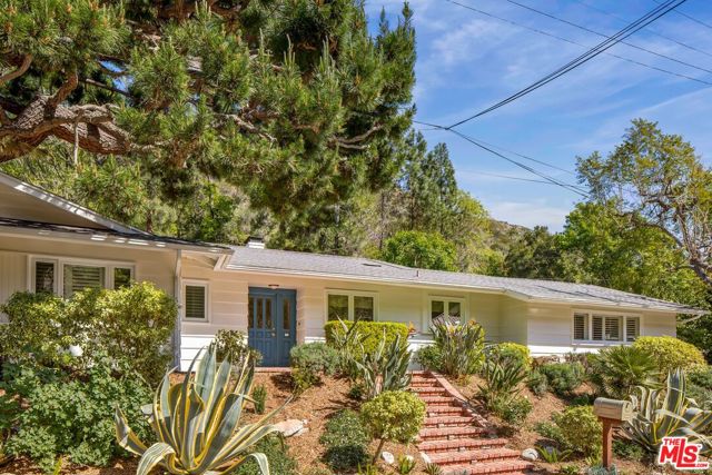 Property photo of 3276 Mandeville Canyon RD