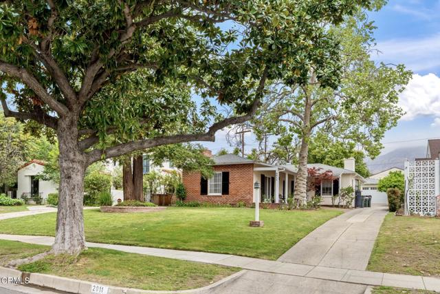Property photo of 2011 E Mountain ST