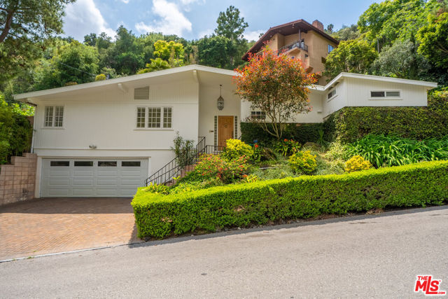 Property photo of 10160 Cielo DR
