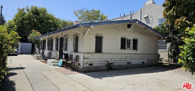 Property photo of 1243 N Beachwood DR