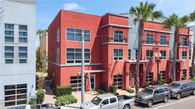 Property photo of 919 E Santa Ana BL