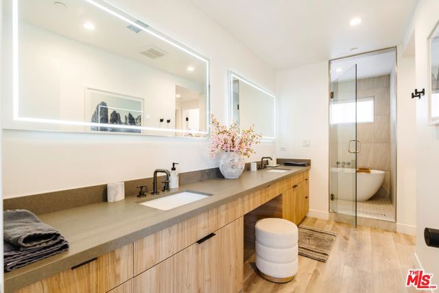 Property photo of 4912 S Centinela AV