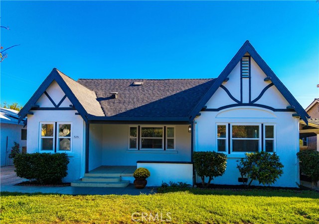 Property photo of 725 W 26th ST