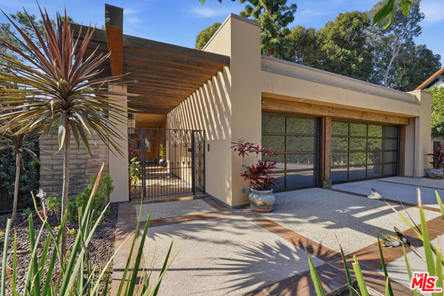 Property photo of 17424 Cumpston ST