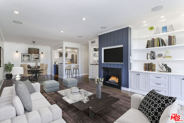 Photo of 906 N Doheny Dr