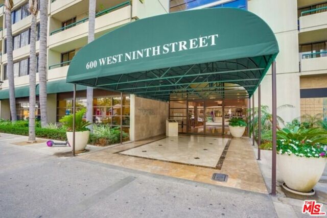 Property photo of 600 W 9th ST