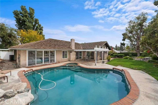 Property photo of 4951 Oak Tree CT