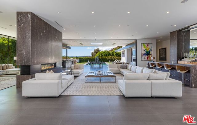 Property photo of 2002 LOMA VISTA DR