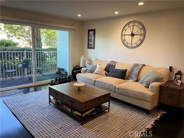 Property photo of 102 Scholz Plaza 149