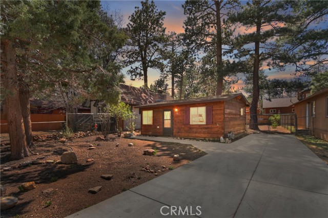 Property photo of 726 Riverside AV