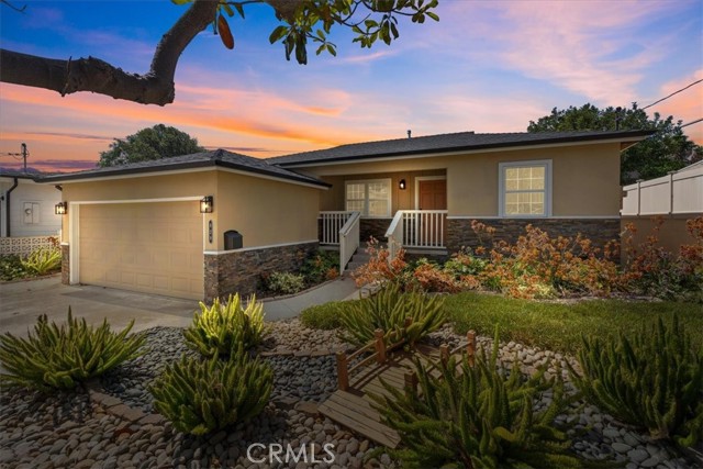 Photo of 828 E Mariposa
