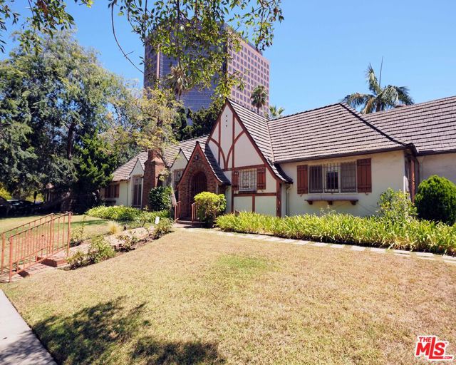 Property photo of 742 Schumacher DR