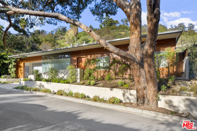 Property photo of 8137 Amor RD