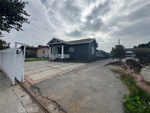 Property photo of 1420 E 77th PL