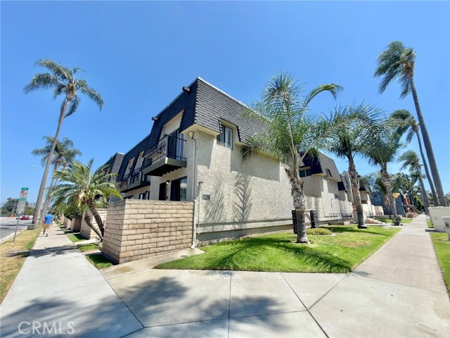 Property photo of 2225 N Broadway