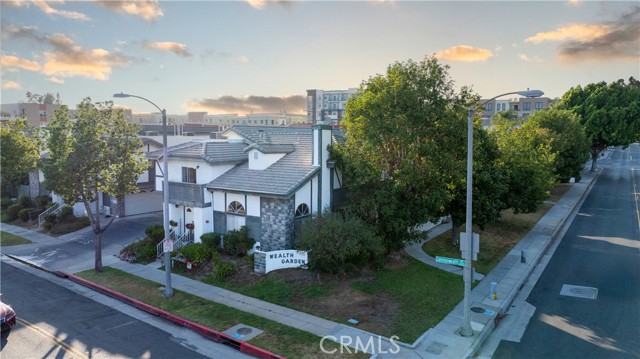 Property photo of 217 E Commonwealth AV
