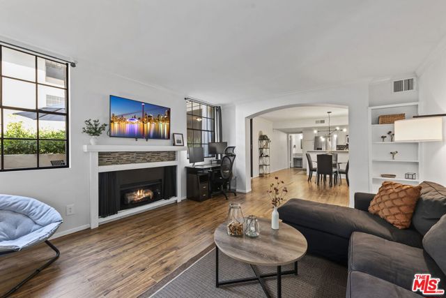 Photo of 750 N Kings Rd