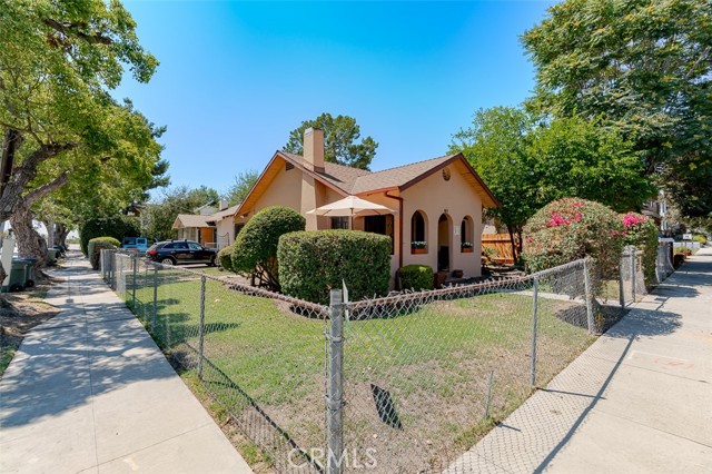 Property photo of 1072 E Villa ST