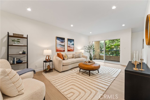 Photo of 18307 Burbank Blvd