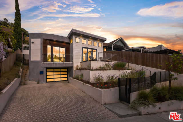 Property photo of 3850 Glenalbyn DR