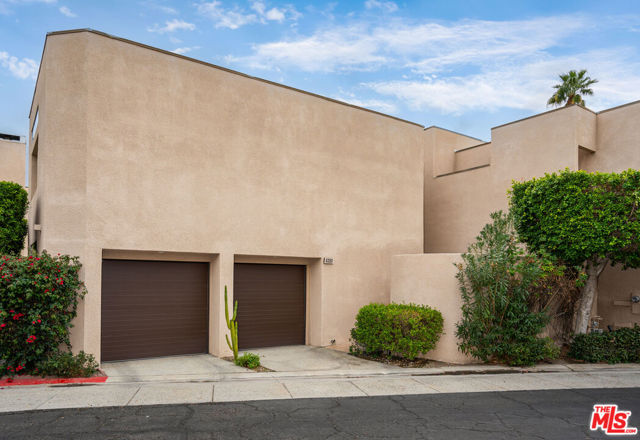 Property photo of 869 Village SQ