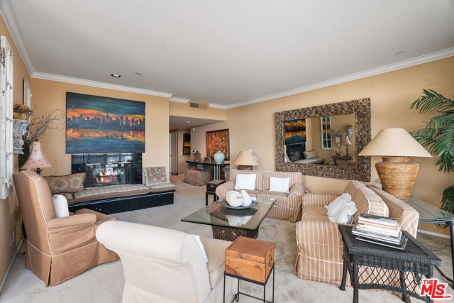Property photo of 235 S Reeves DR