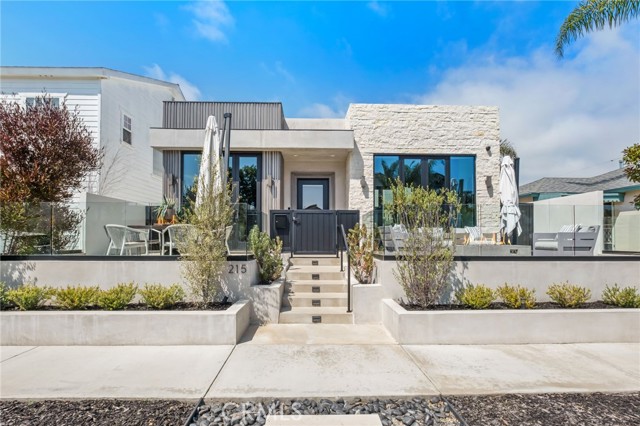 Property photo of 215 Lincoln AV