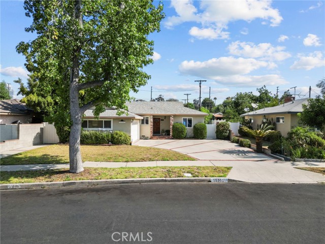 Property photo of 15301 Kingsbury ST
