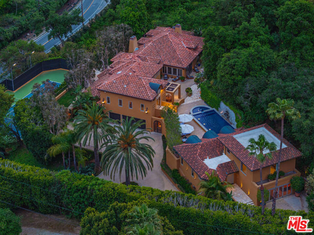 Property photo of 2719 Benedict Canyon DR