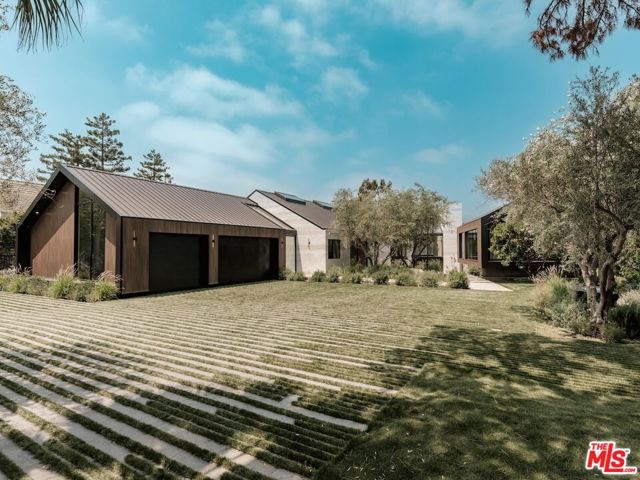 Property photo of 2555 La Mesa DR
