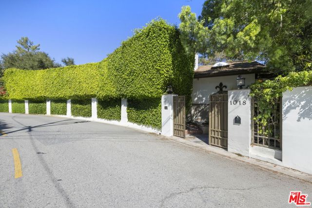 Property photo of 1018 N Tigertail RD