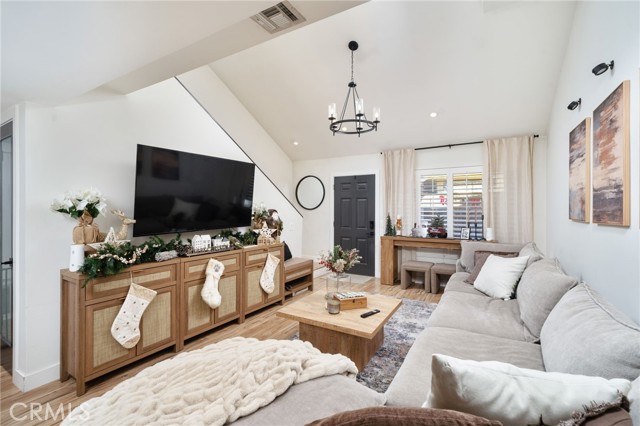 Property photo of 435 W 9th ST