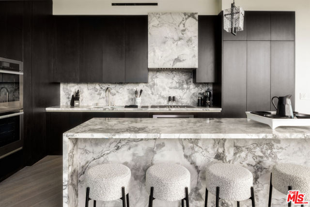 Property photo of 211 W Elm CT