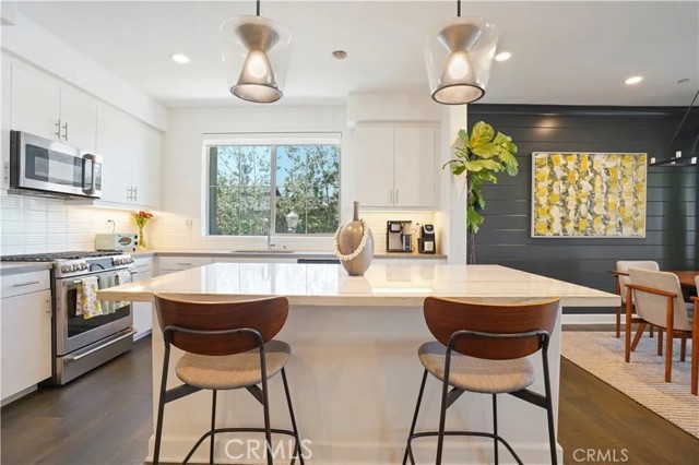 Photo of 820 E Santa Ana St