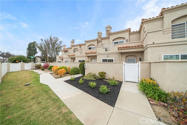 Property photo of 1845 Plaza Del Amo