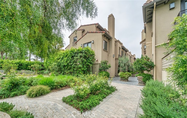 Property photo of 823 S Bundy DR