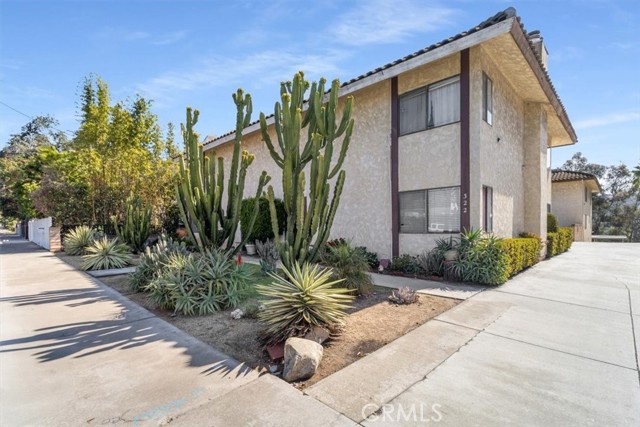 Property photo of 322 N Avenue 66