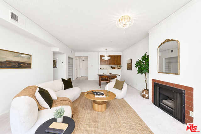 Property photo of 729 S Hobart BL