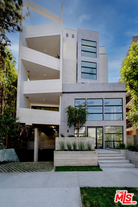 Photo of 1361 Kelton Av