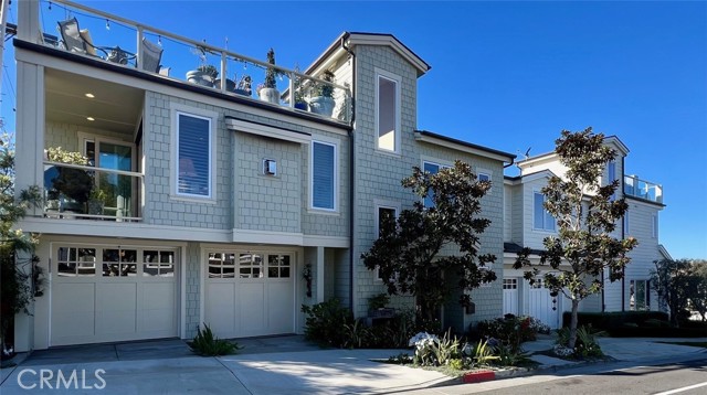 Property photo of 720 Poinsettia Ave
