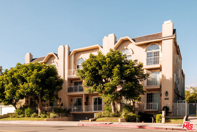 Photo of 11445 Moorpark St